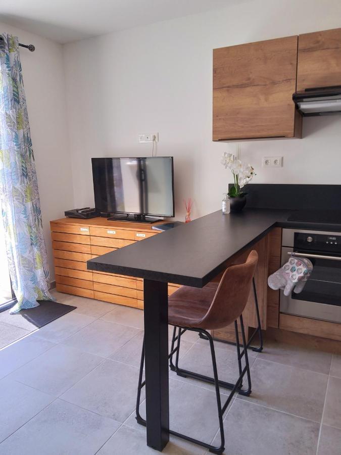 Romytt Suite Saint-Quentin-la-Poterie Buitenkant foto