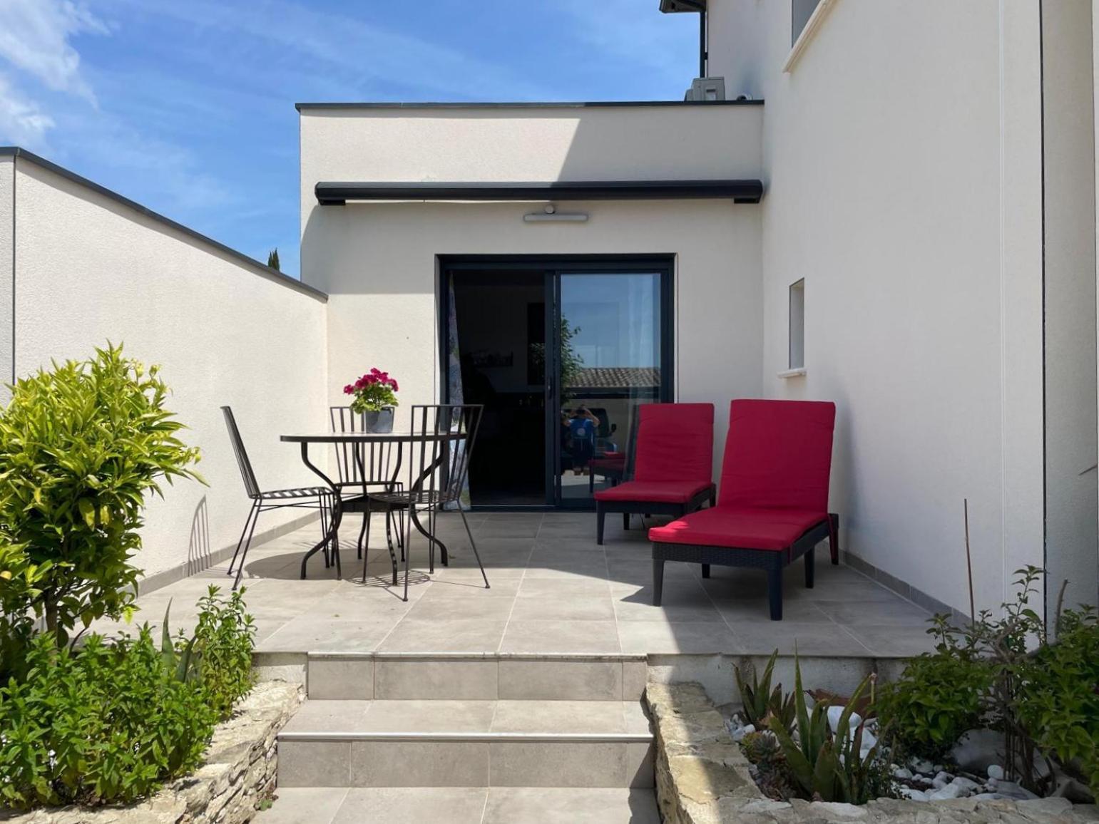 Romytt Suite Saint-Quentin-la-Poterie Buitenkant foto